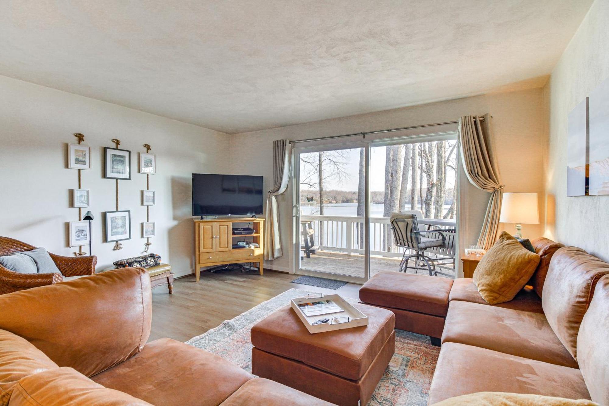 Lakefront Moneta Home With Community Boat Dock! Exteriör bild